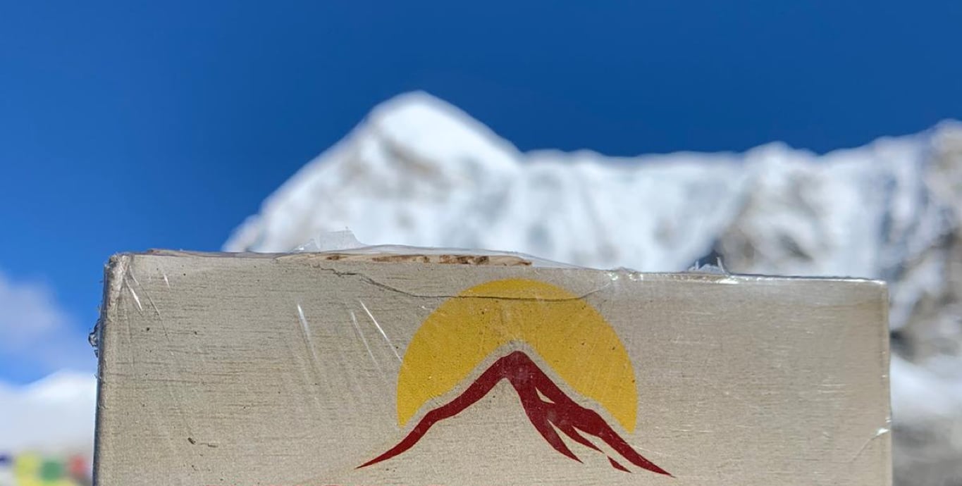 FUELLED WITH LUCHOS TO SUMMIT EVEREST!